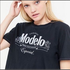 Urban Outfitters Modelo Top - NWT
